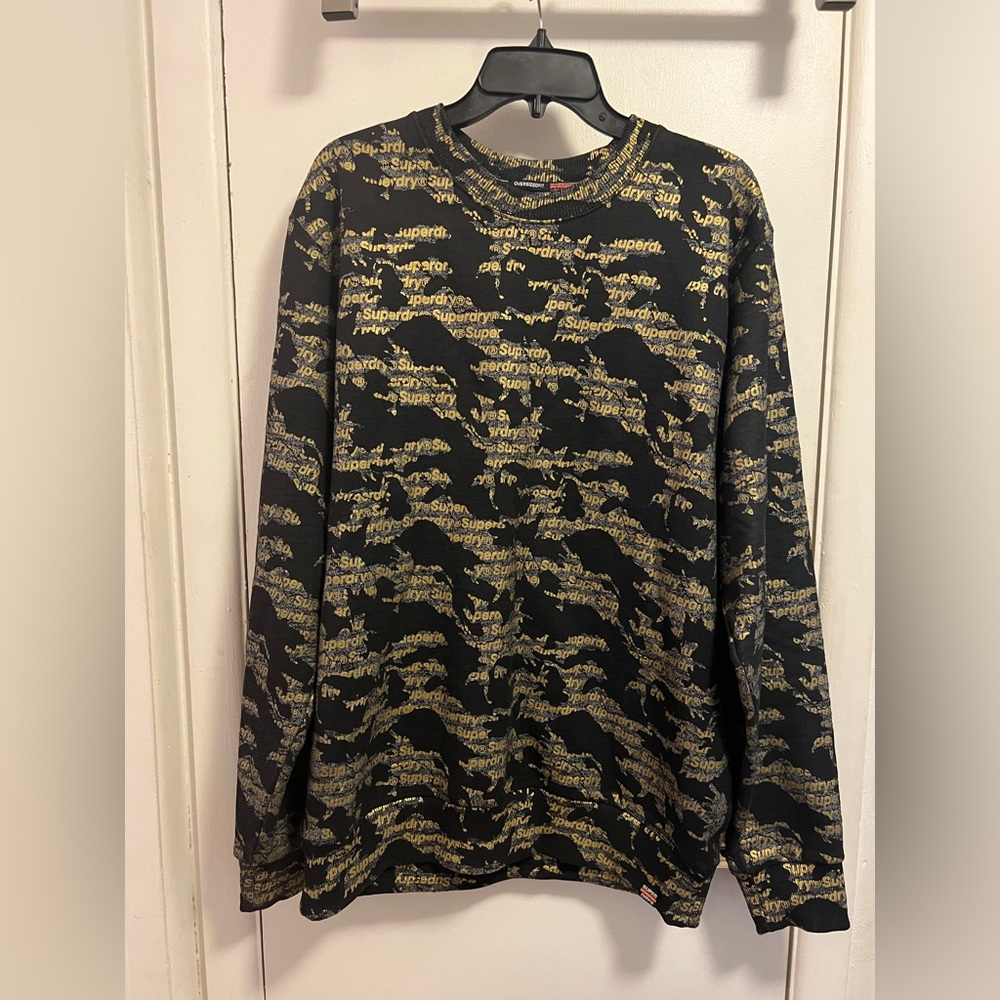 L ‘oversized fit’ Superdry sweatshirt
